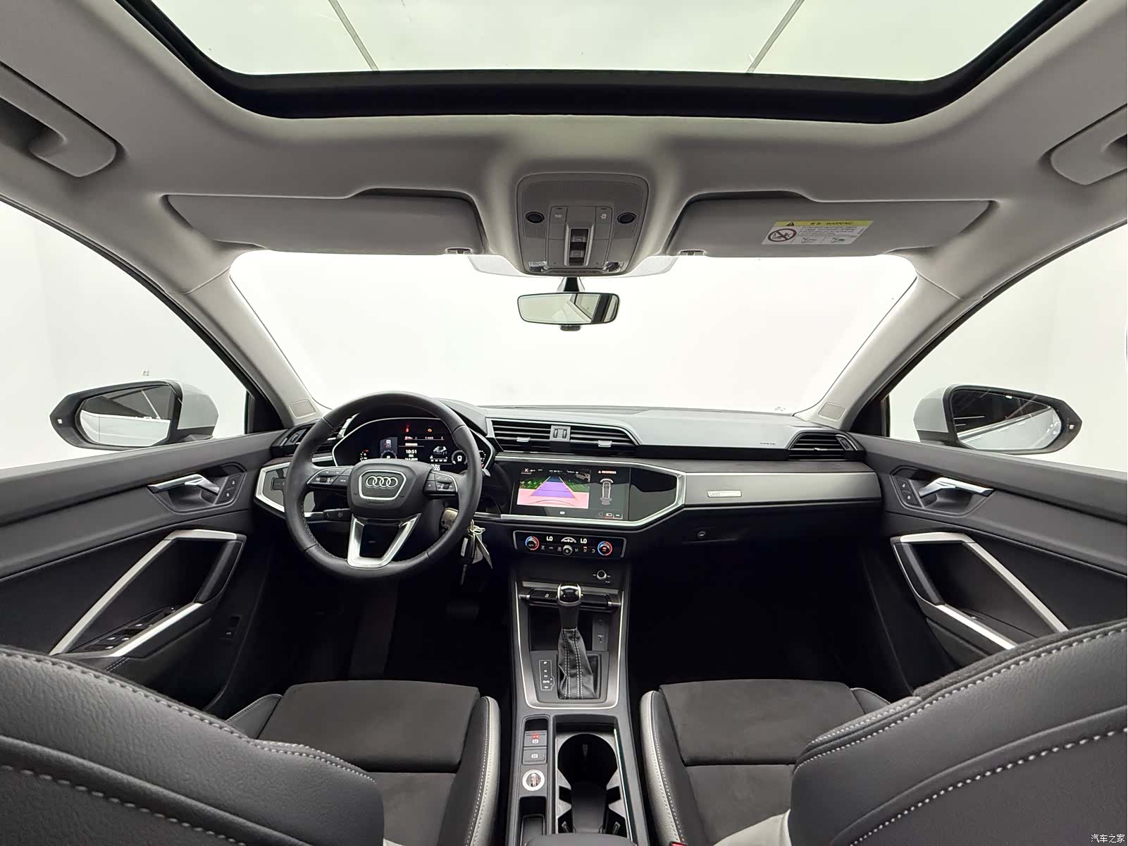 Audi Q3, 2023 10