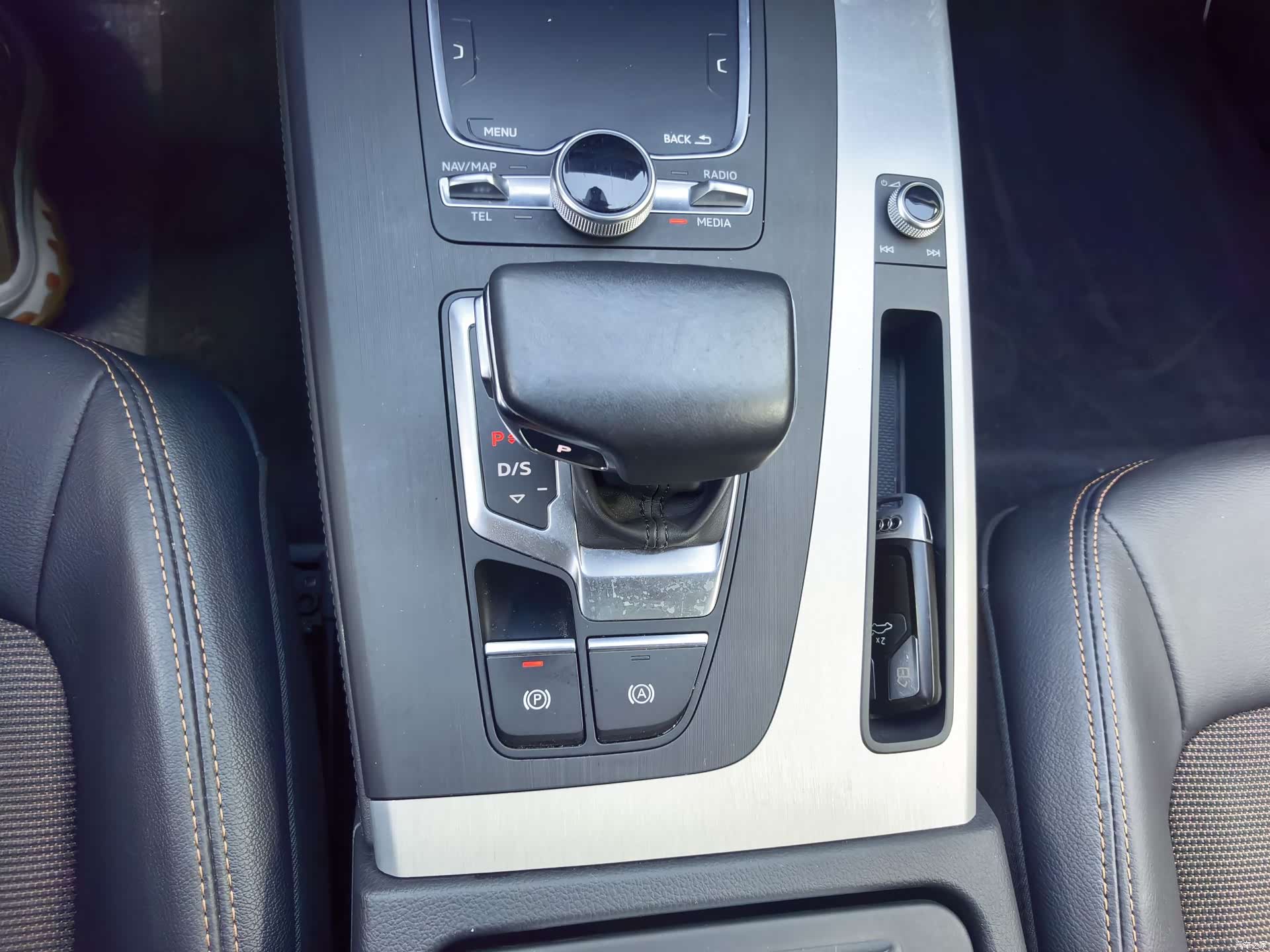 Audi Q5L, 2019 11