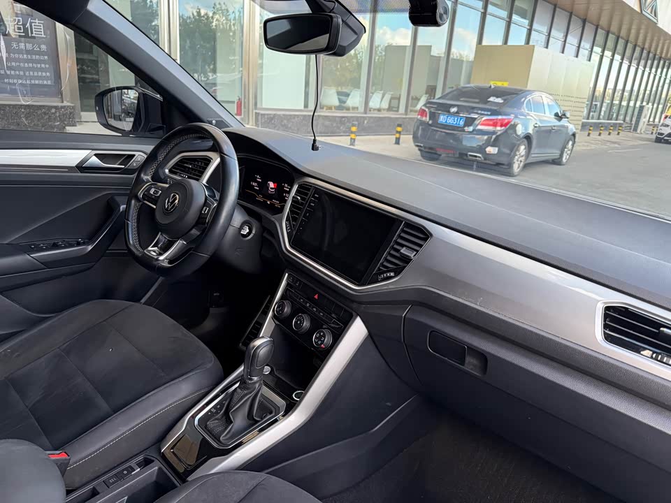 Volkswagen T-ROC exploring Songs