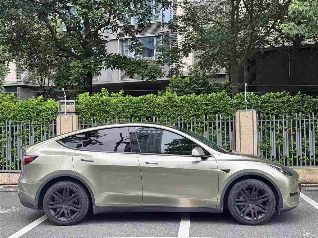 Tesla Model Y, 2024 4
