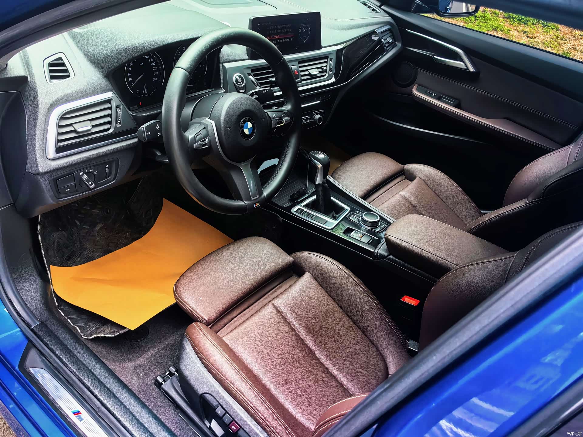 BMW 1 Series, 2019 все фото