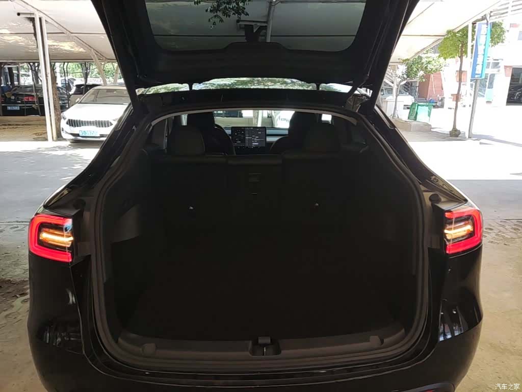 Tesla Model Y, 2021 19