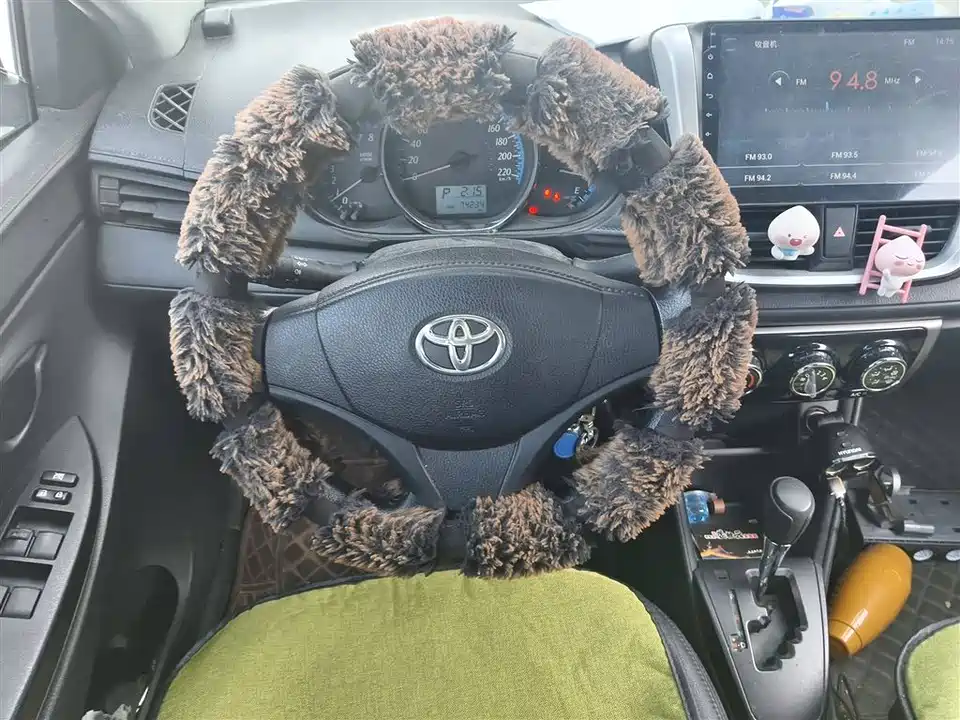 Toyota YARiS L to enjoy