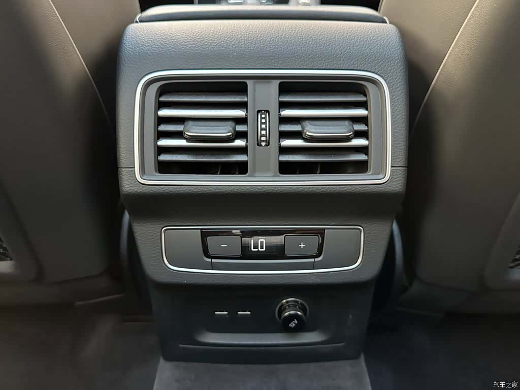 Audi Q5L, 2025 16