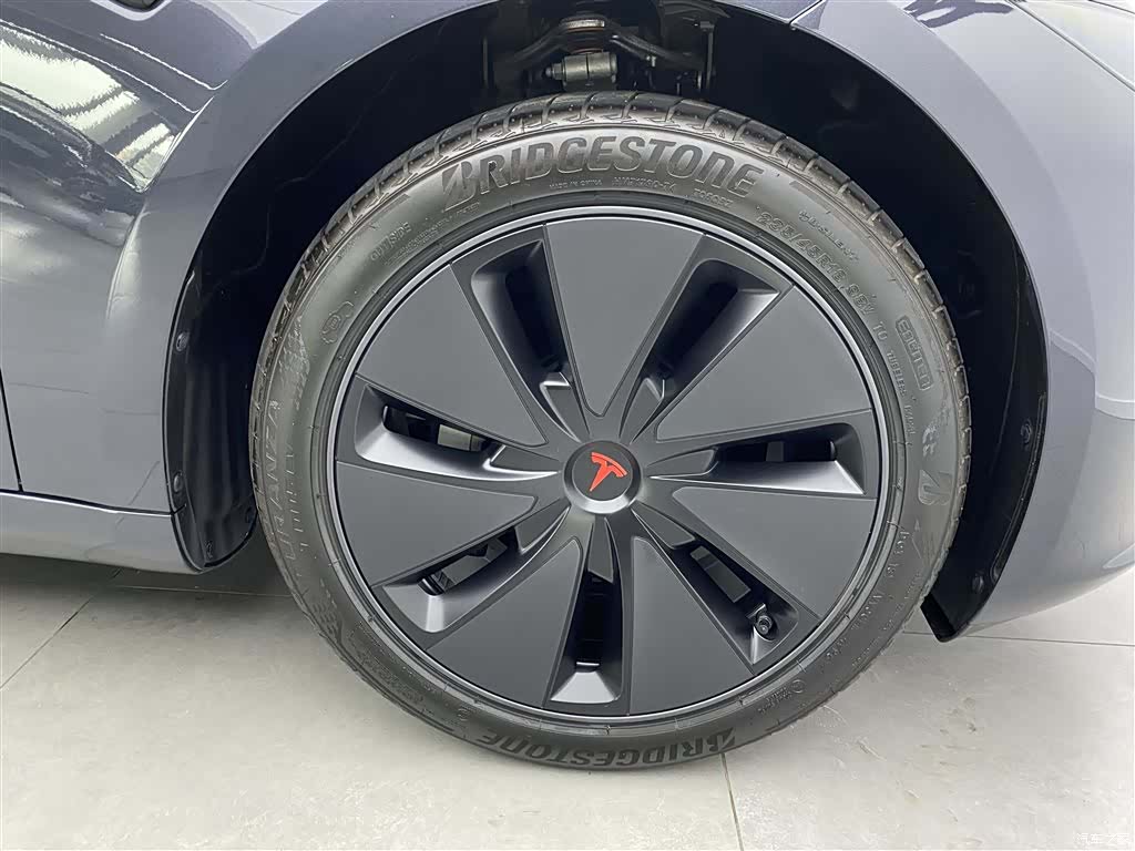 Tesla Model 3, 2025 33