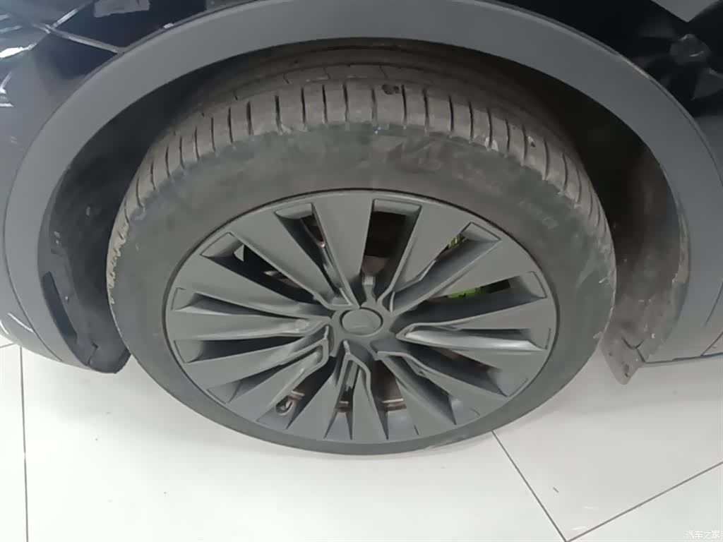 Tesla Model Y, 2023 23