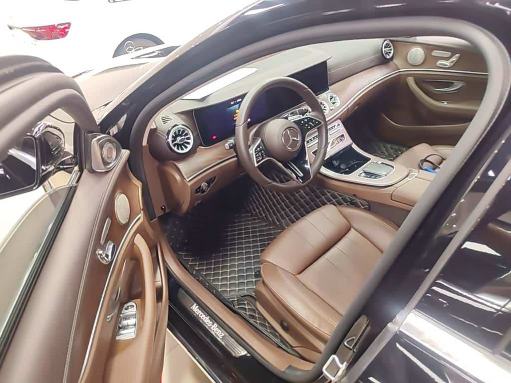 Mercedes-Benz E-Class, 2023 16