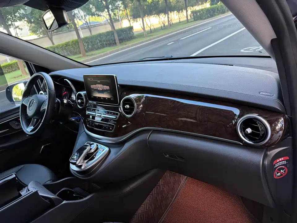 Mercedes-Benz V-class