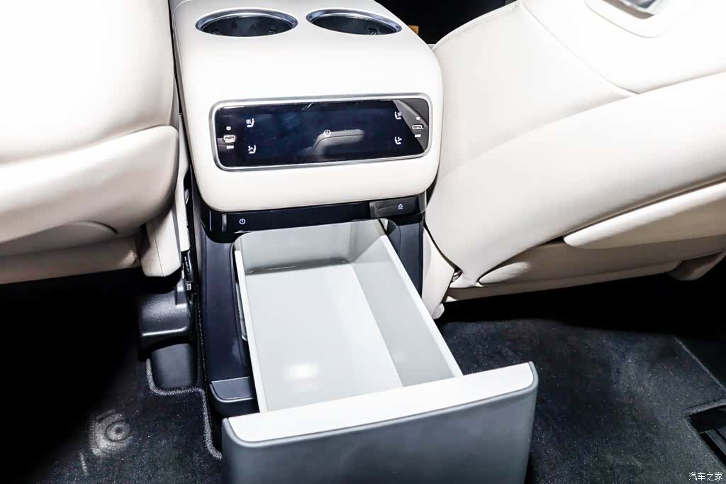 Li Auto MEGA, 2024 21