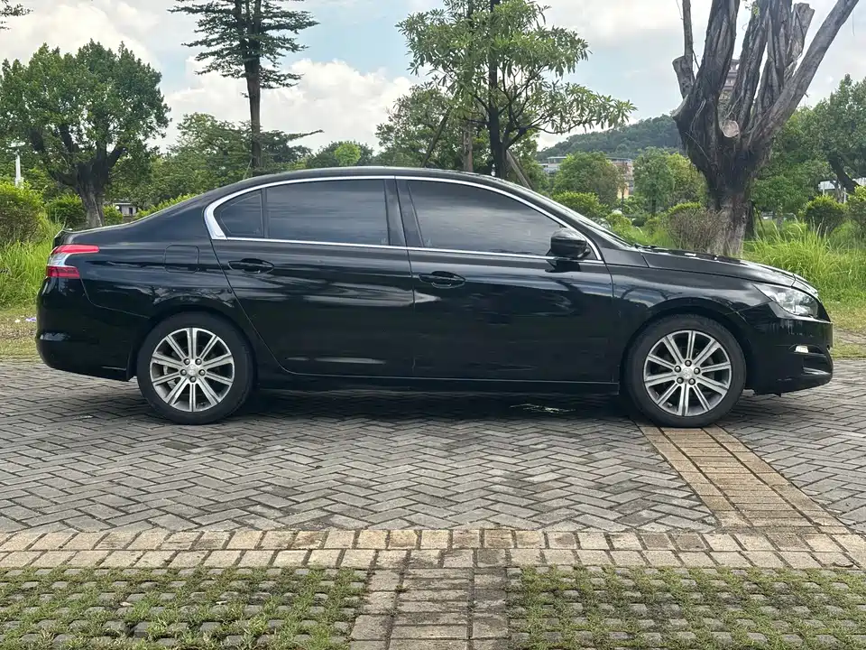 Peugeot 408