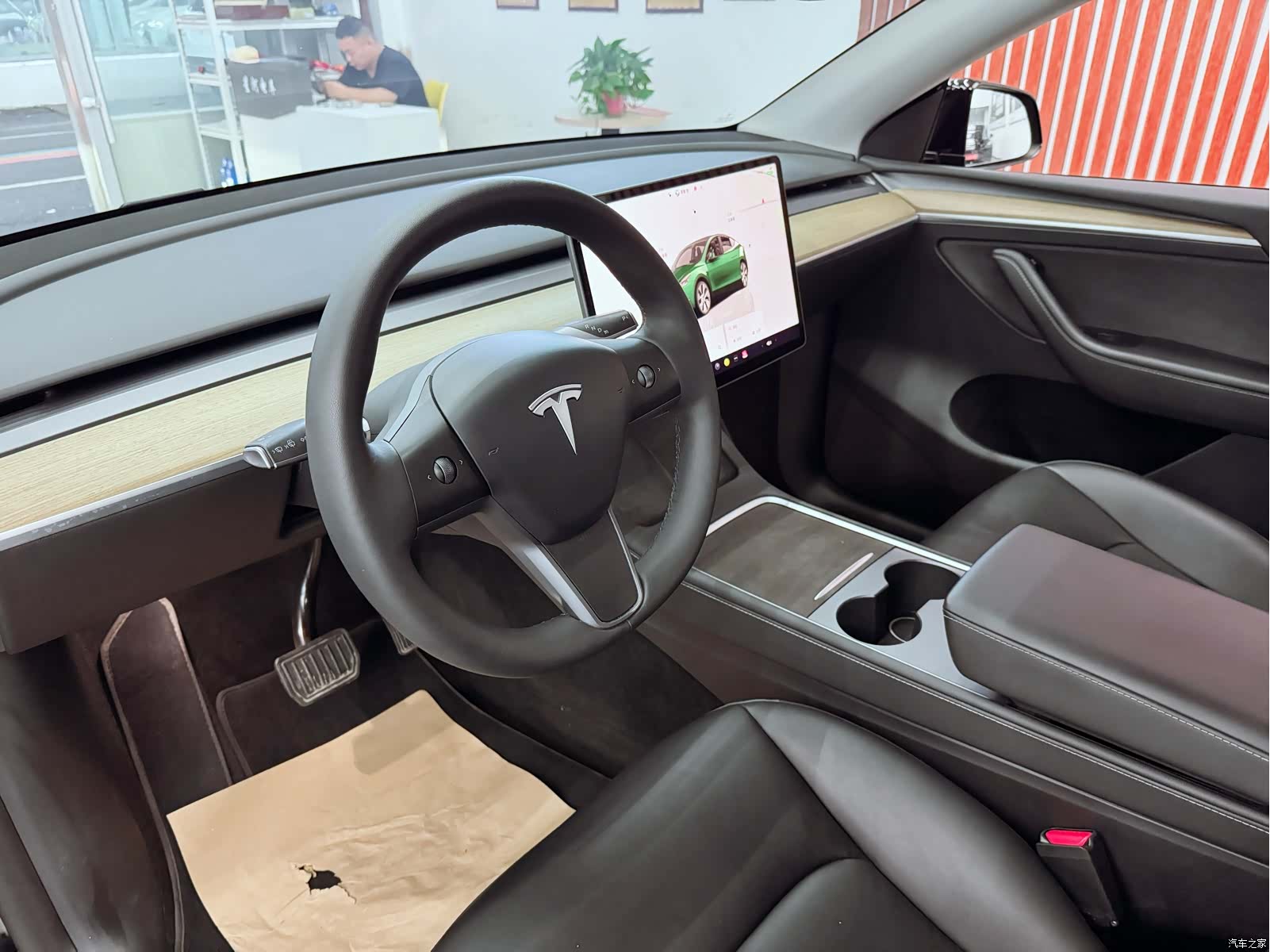 Tesla Model Y, 2023 15