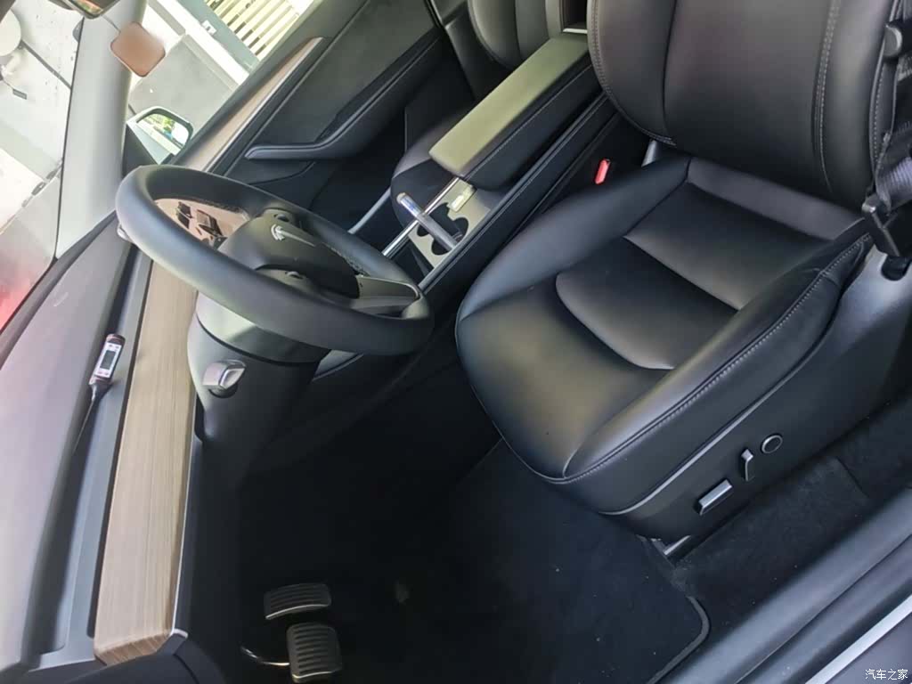Tesla Model Y, 2023 15