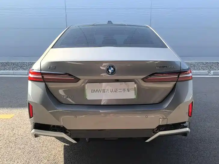 BMW i5