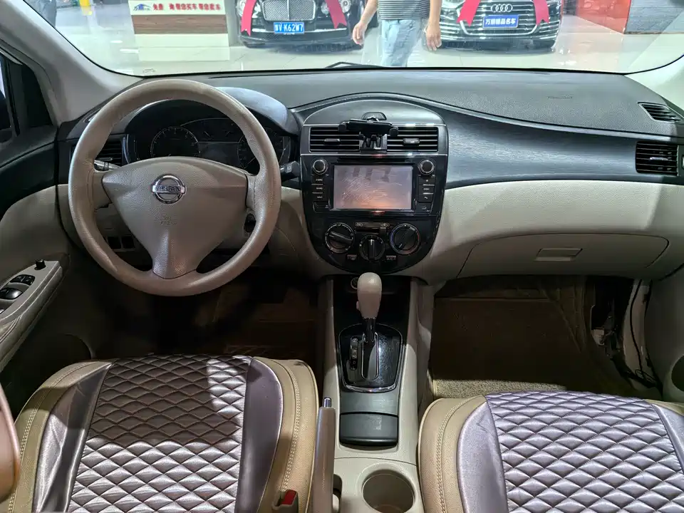 Nissan TIIDA