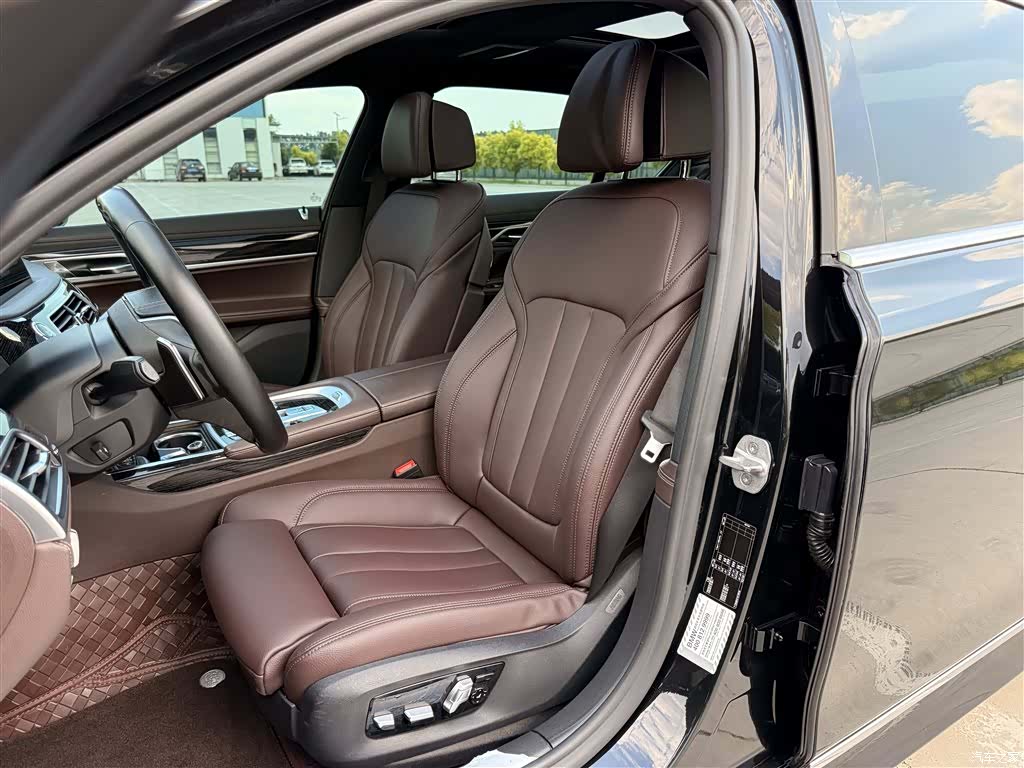 BMW 7 Series, 2018 все фото