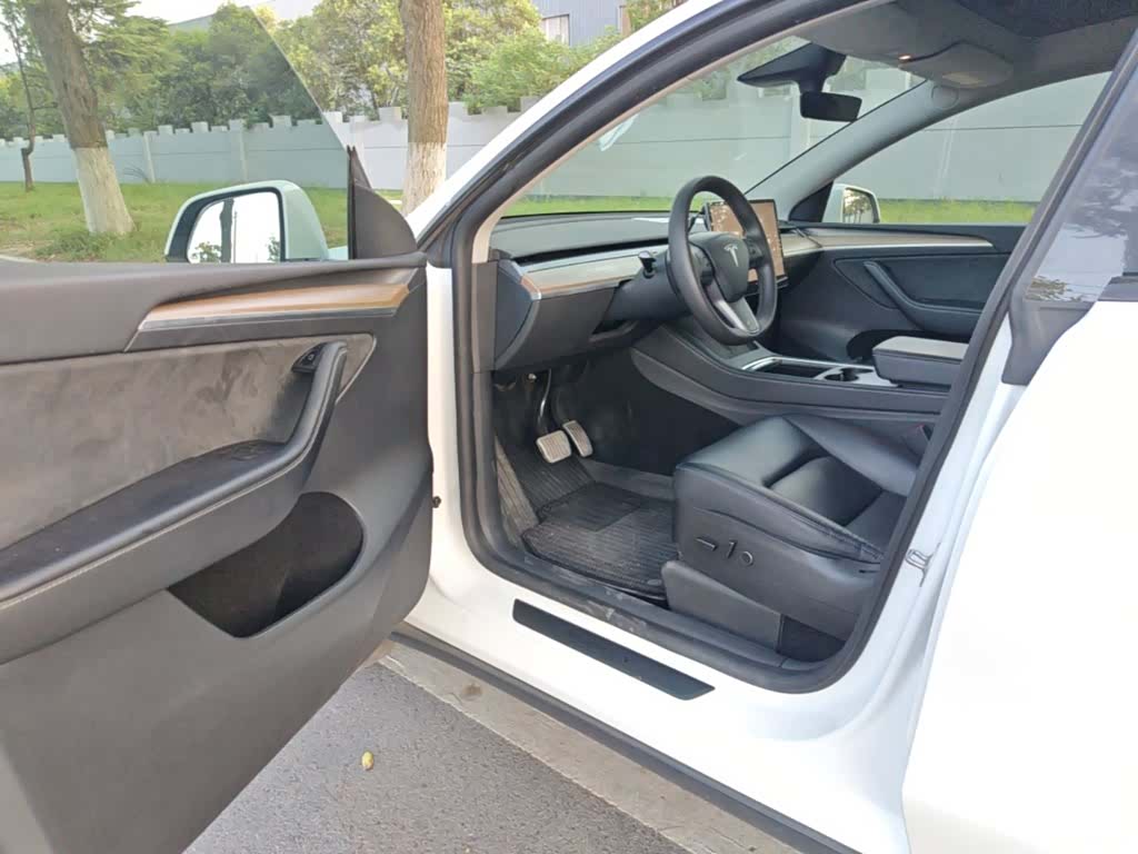 Tesla Model Y, 2022 16