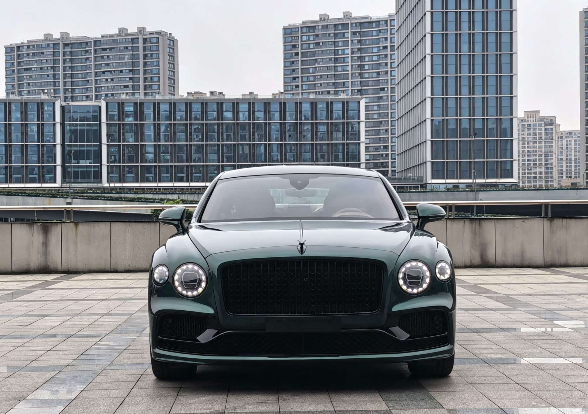 Bentley Flying Spur, 2022 2