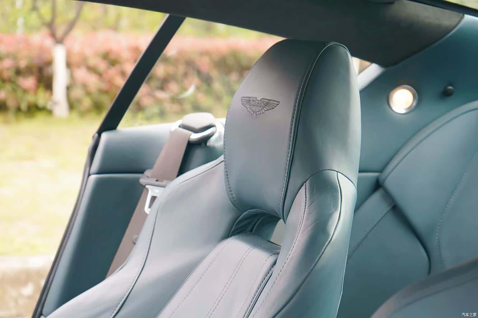 Aston Martin Virage, 2014 11