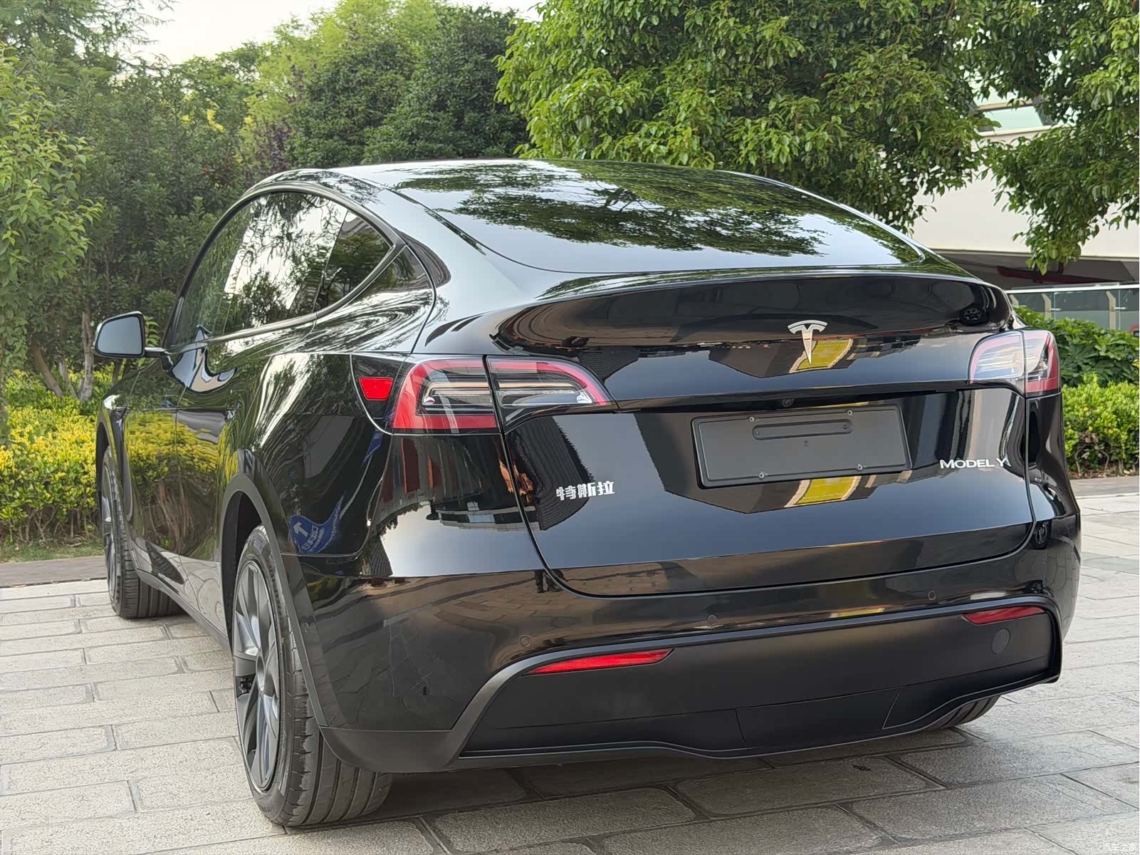 Tesla Model Y, 2023 13