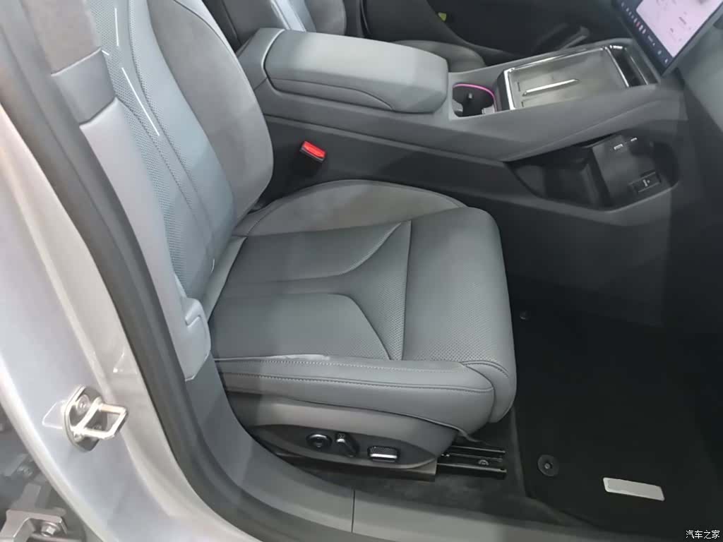 Xpeng P7, 2025 24