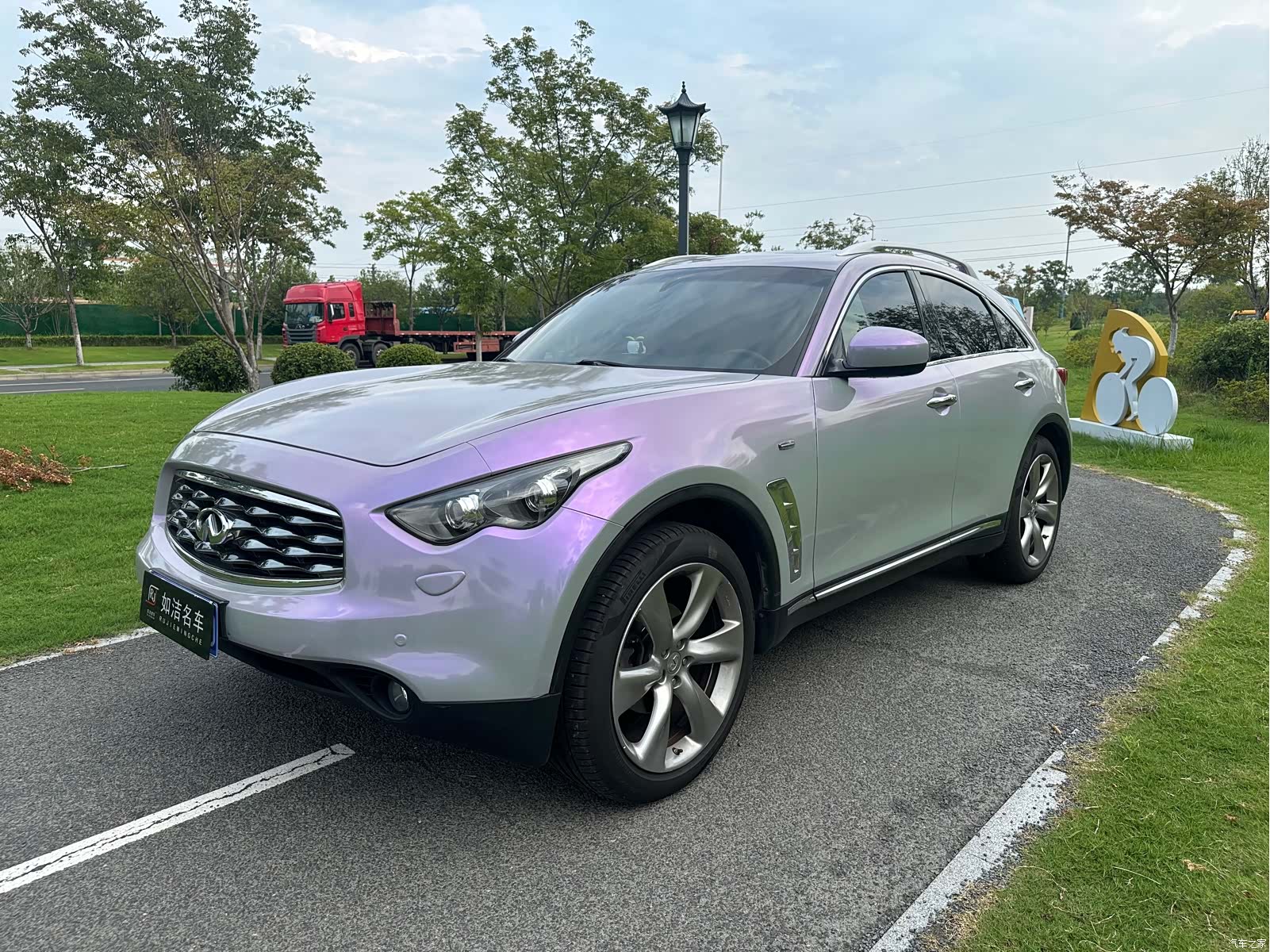 Infiniti FX35, 2012 1