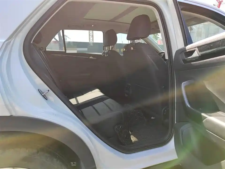 Volkswagen T-ROC exploring Songs