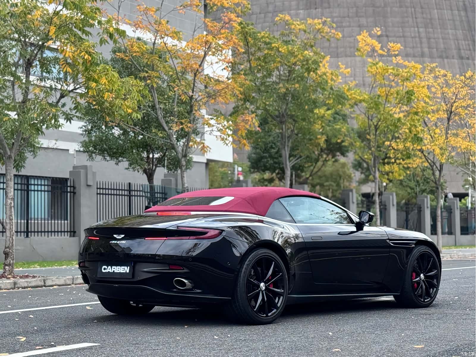 Aston Martin DB11, 2019 11