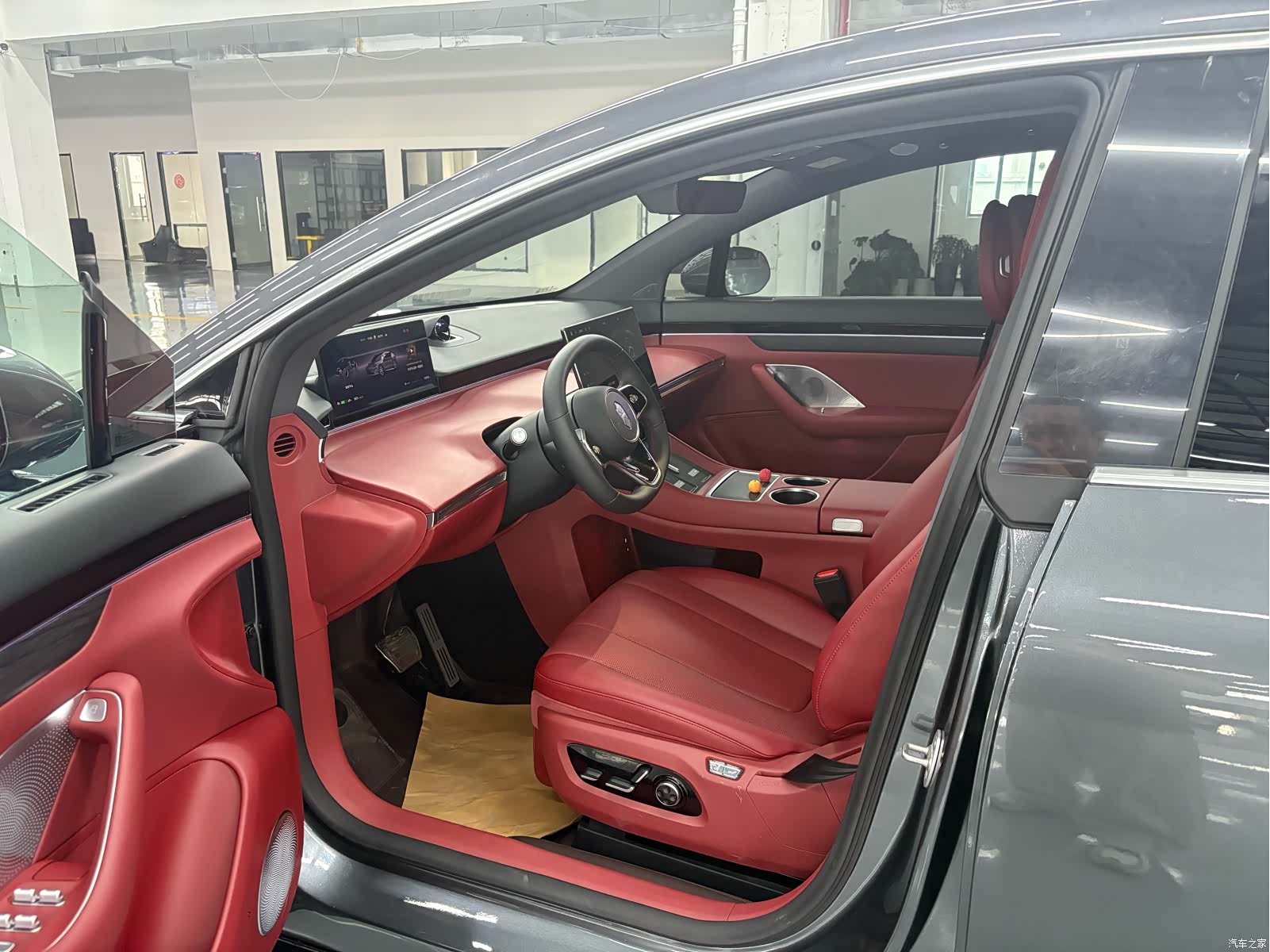 Luxeed R7, 2025 4