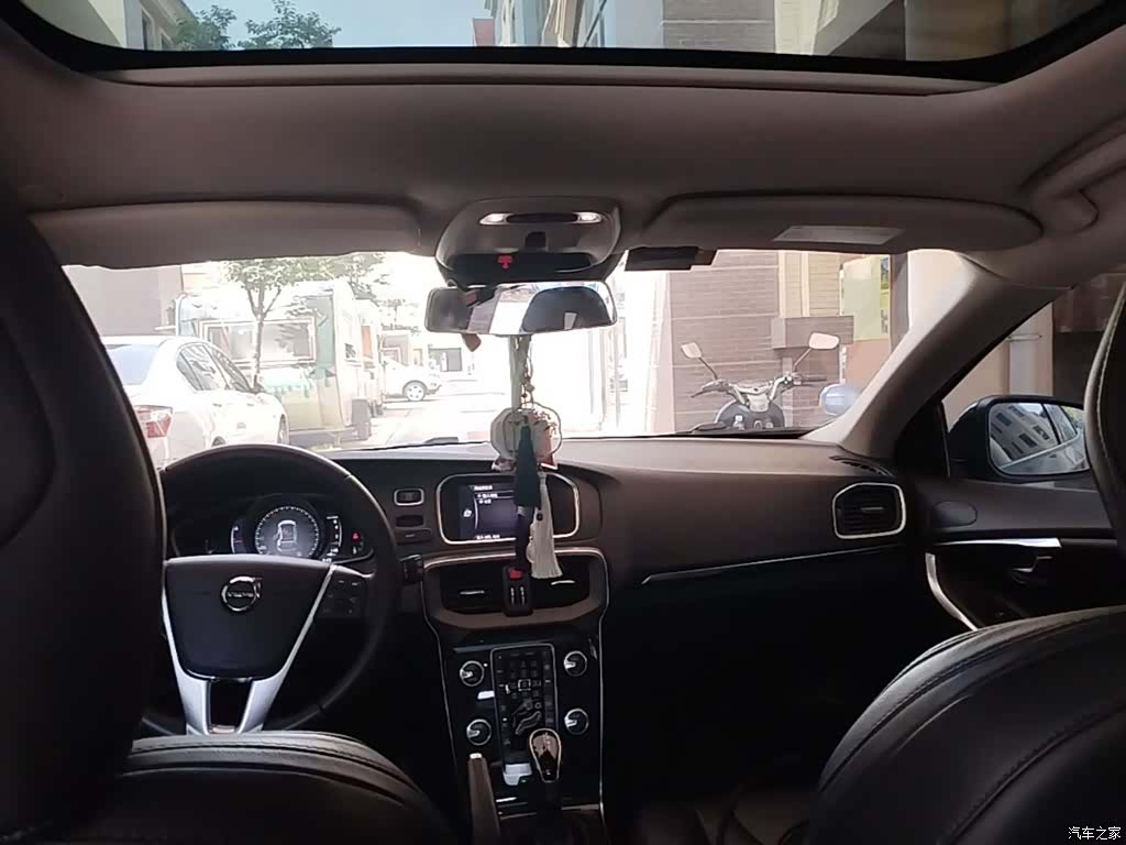 Volvo V40, 2018 18