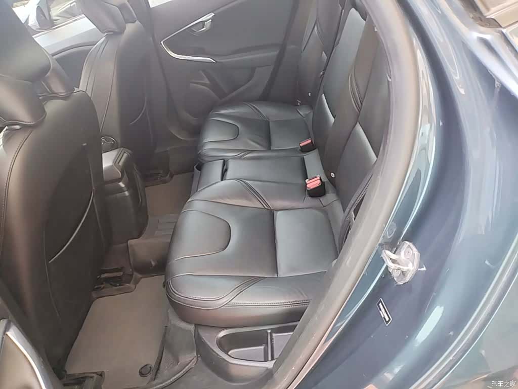 Volvo V40, 2018 17