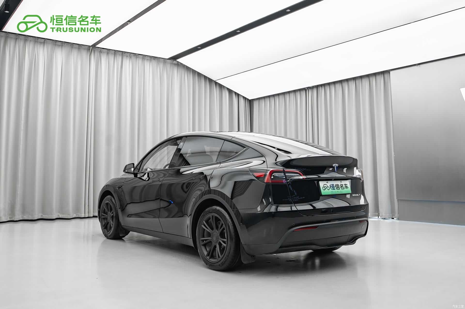 Tesla Model Y, 2023 4
