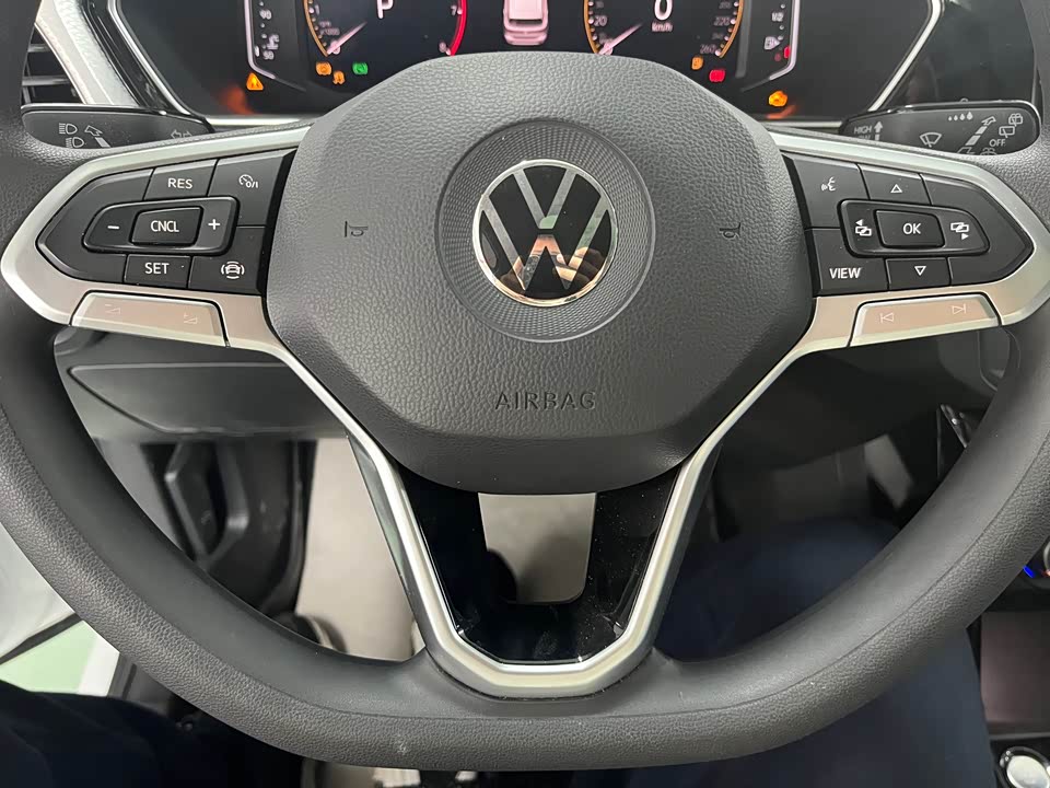 Volkswagen Exploring the shadow