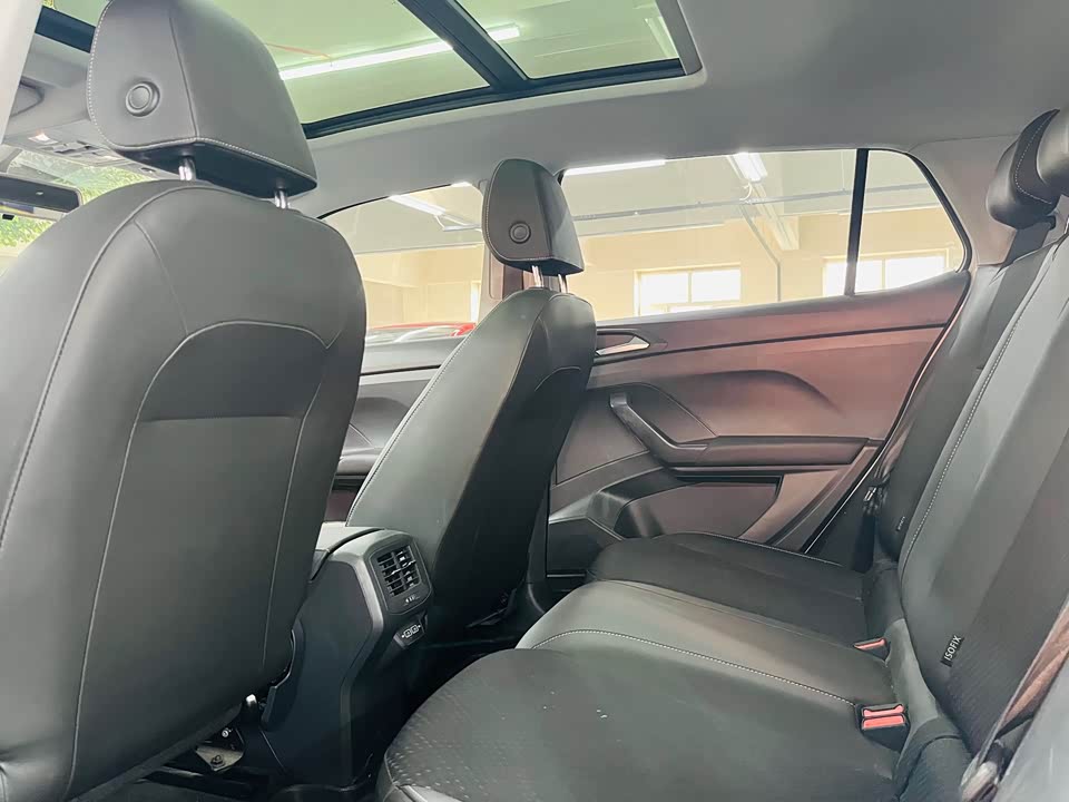 Volkswagen Exploring the shadow