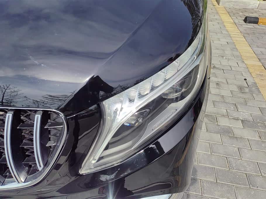 Mercedes-Benz V-class