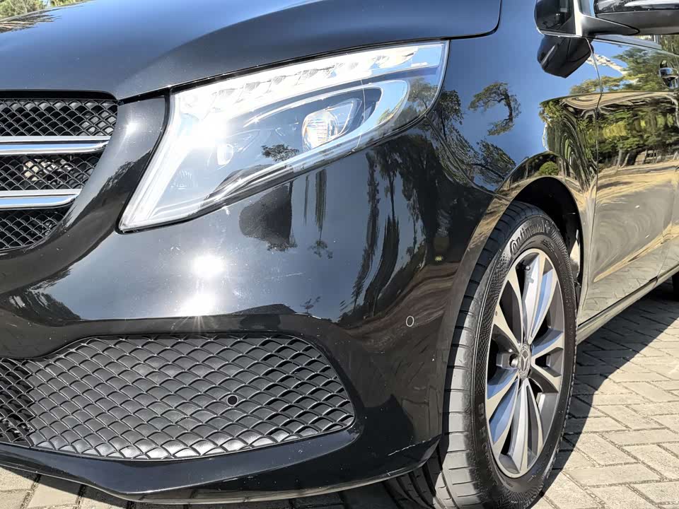 Mercedes-Benz V-class