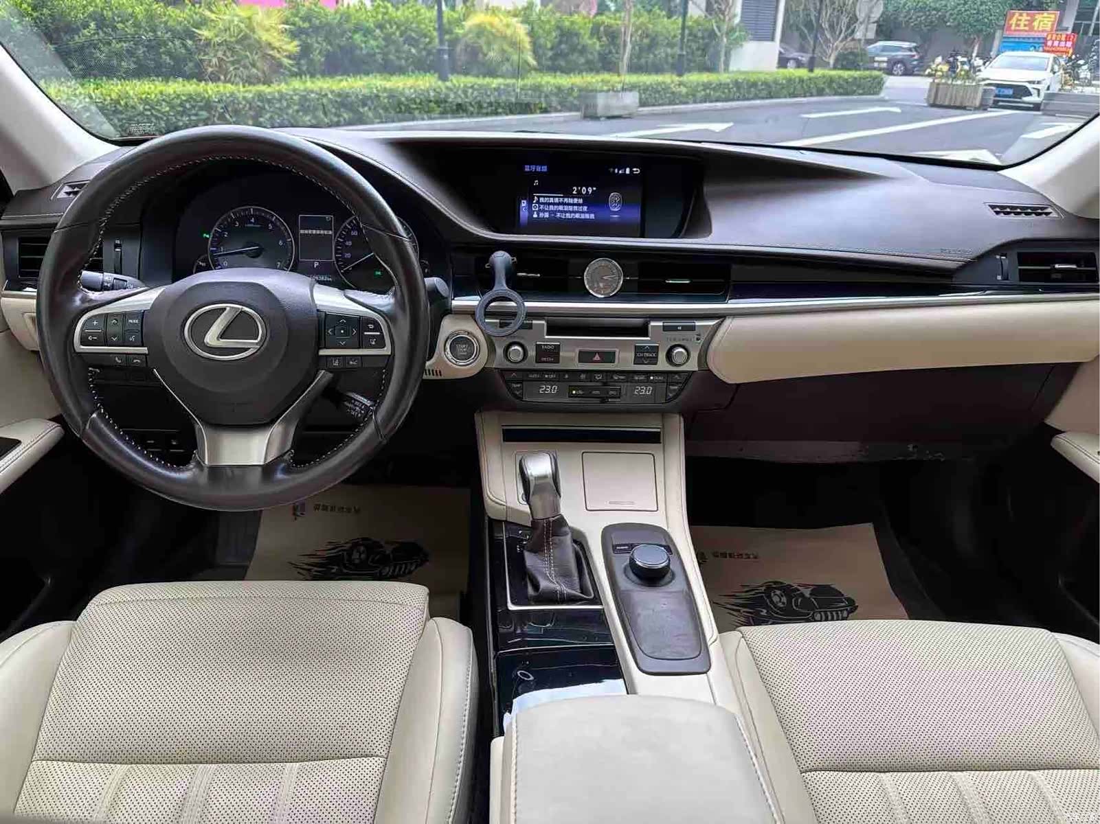 Lexus ES, 2017 12