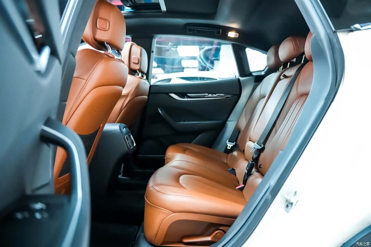 Maserati Levante, 2018 9