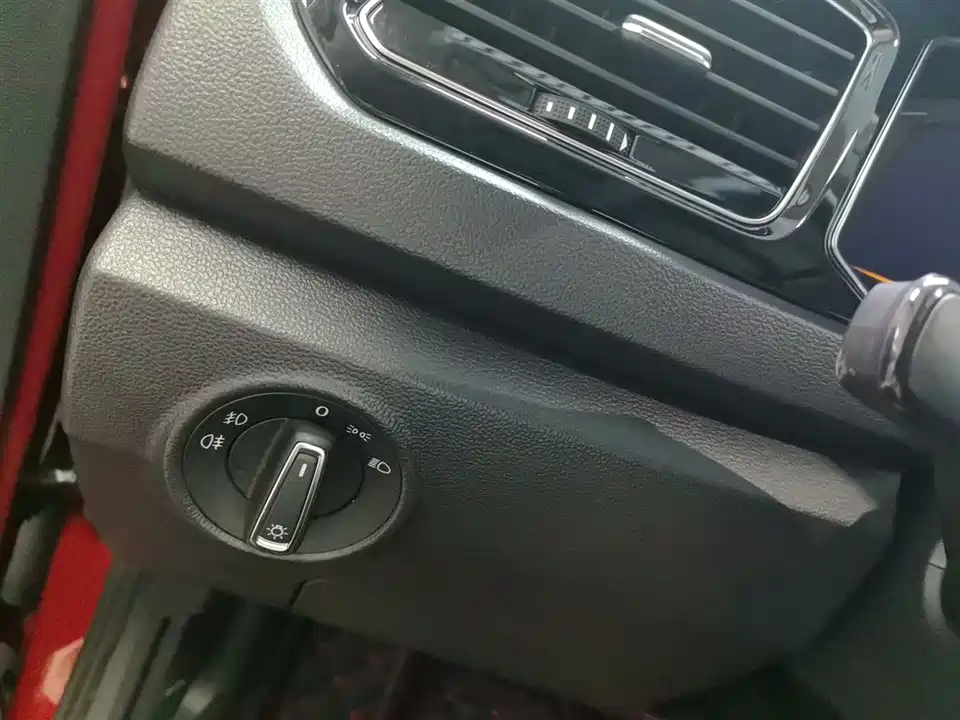 Volkswagen T-ROC exploring Songs