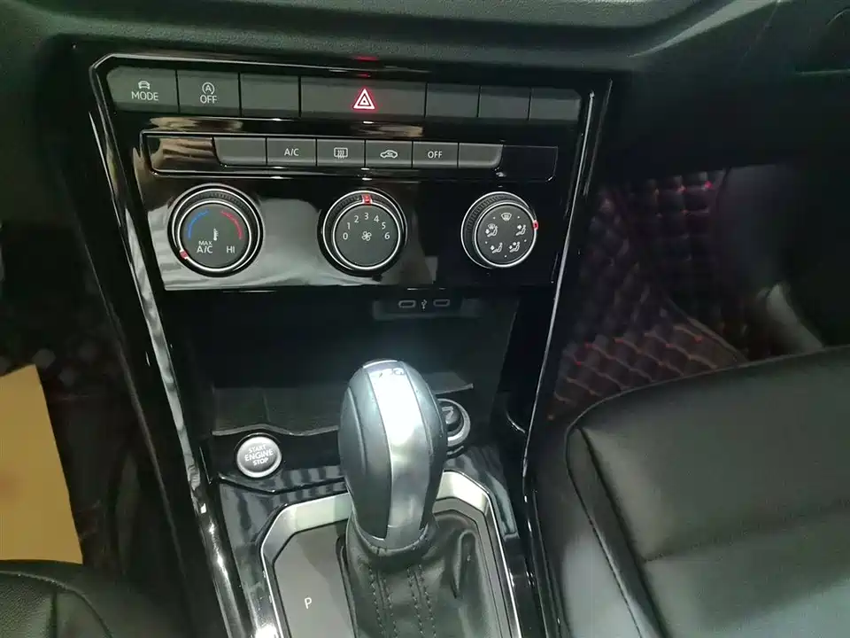 Volkswagen T-ROC exploring Songs
