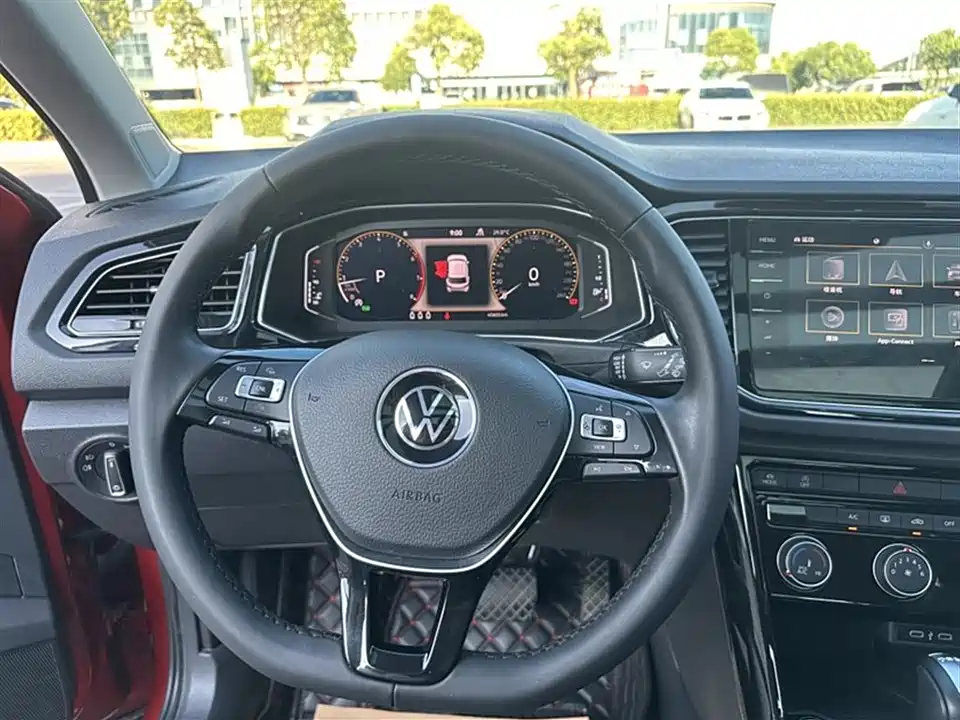 Volkswagen T-ROC exploring Songs
