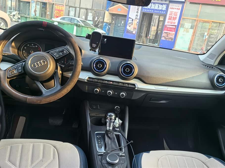 Audi Q2L