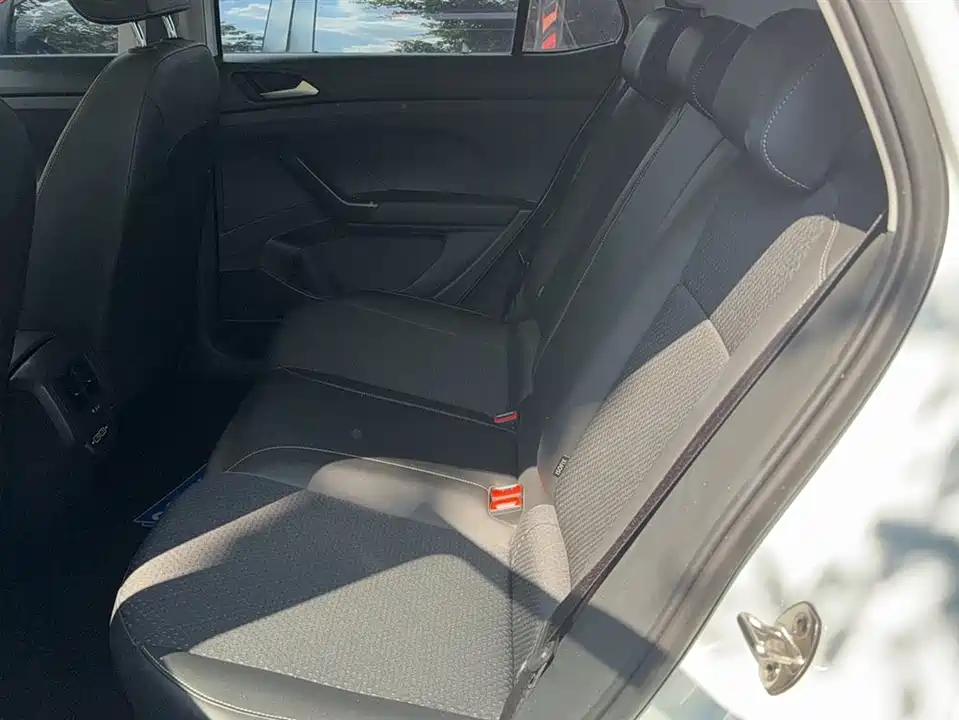 Volkswagen Exploring the shadow