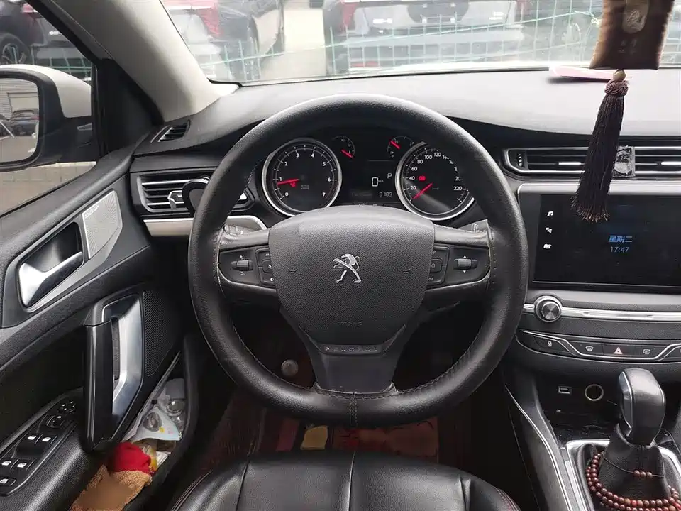 Peugeot 408