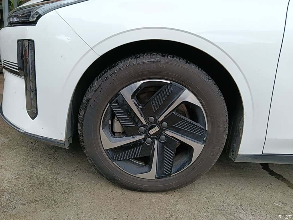 Geely Galaxy L6, 2024 23