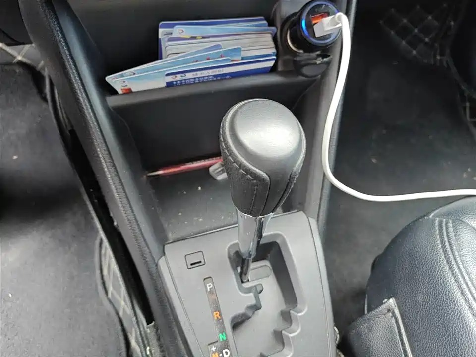 Toyota YARiS L to enjoy