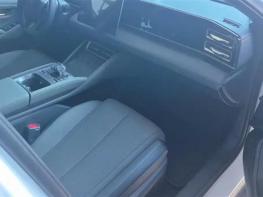 BYD Qin L BYD Qin L