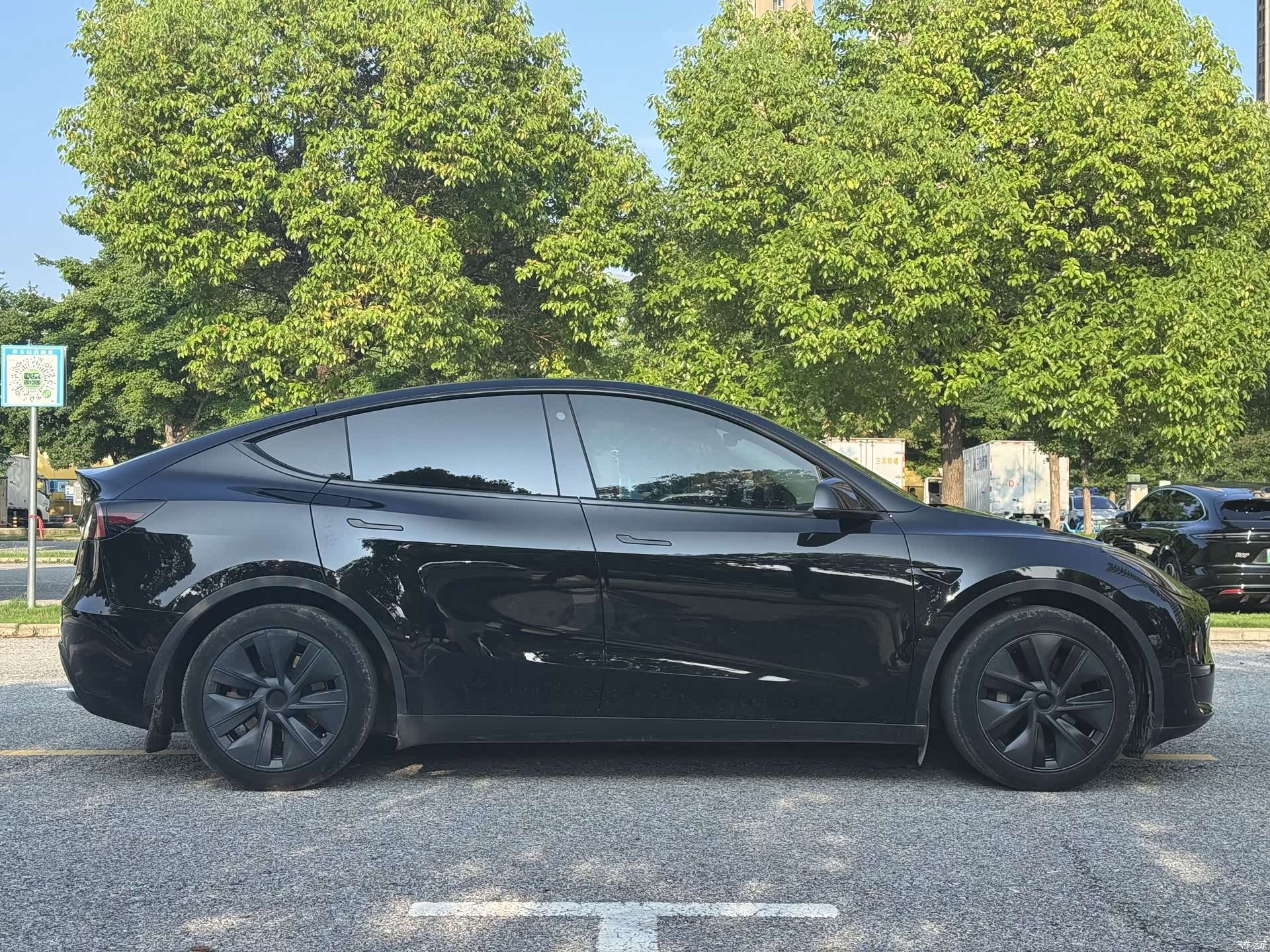 Tesla Model Y, 2023 19
