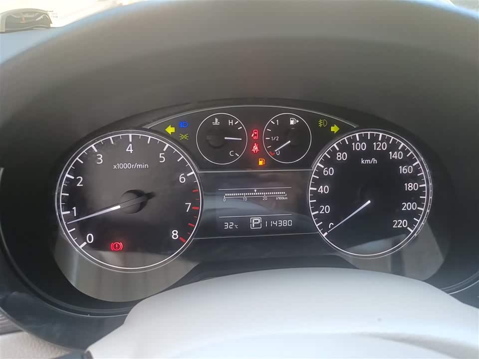 Nissan TIIDA Nissan TIIDA