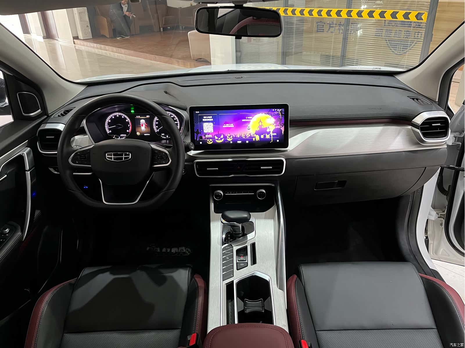Geely Coolray, 2022 11