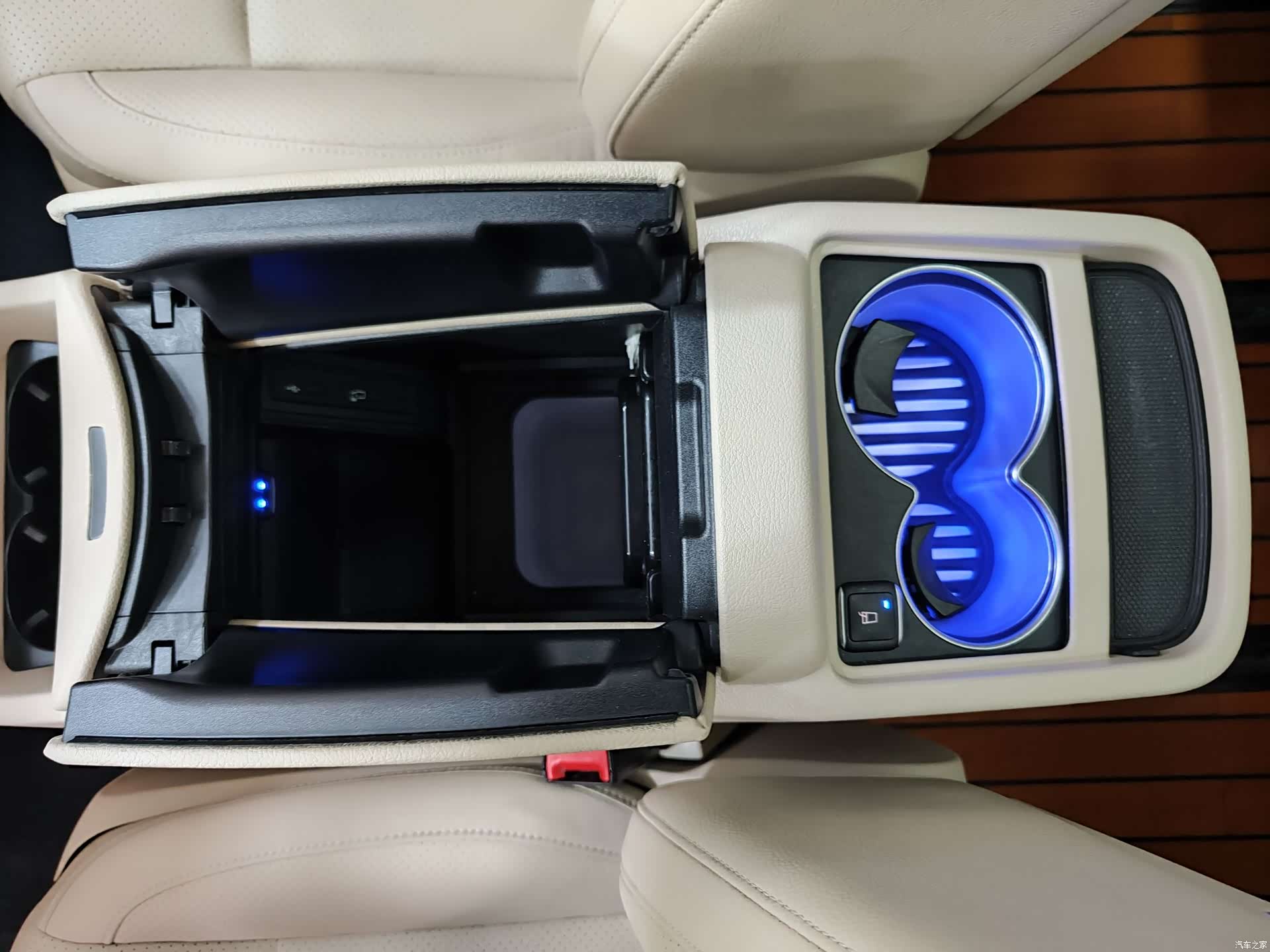 Mercedes-Benz V-Class, 2021 14